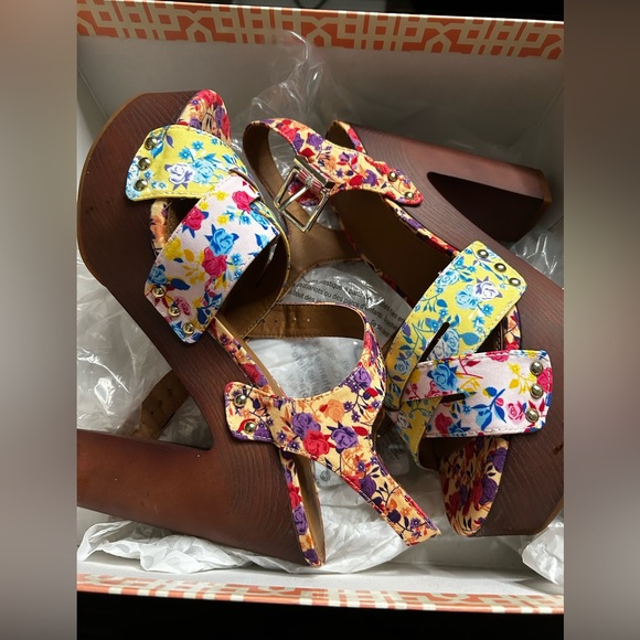 Gianni Bini multi color heels 8.5 - Picture 3 of 3